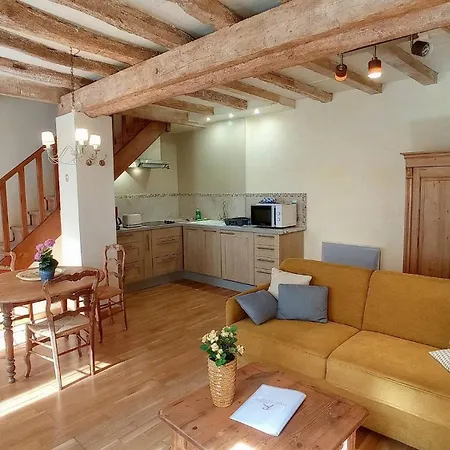 Charles De Castres Tatil Evi